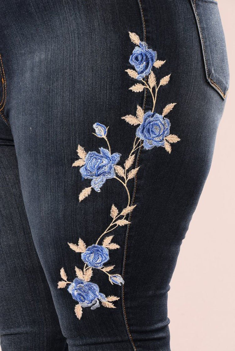 Pantalón Ajustado Flores Bordadas
