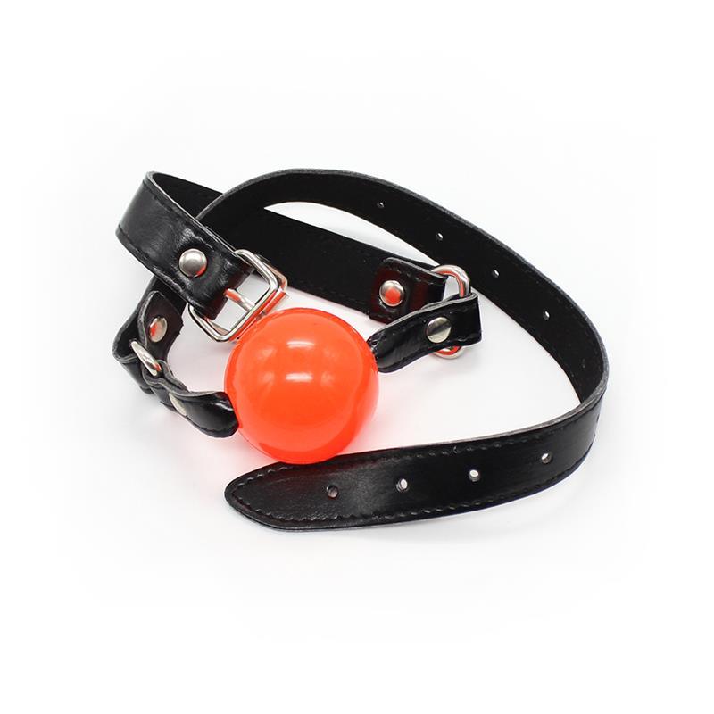 Mordaza clásica BDSM de la línea Latetobed®, con una bola lisa de color rojo mate y correa ajustable negra, ideal para juegos de dominación y sumisión. El diseño combina estética provocadora y funcionalidad, destacando su estilo clásico y elegante. Perfecta para quienes buscan explorar el mundo del bondage con seguridad y control.