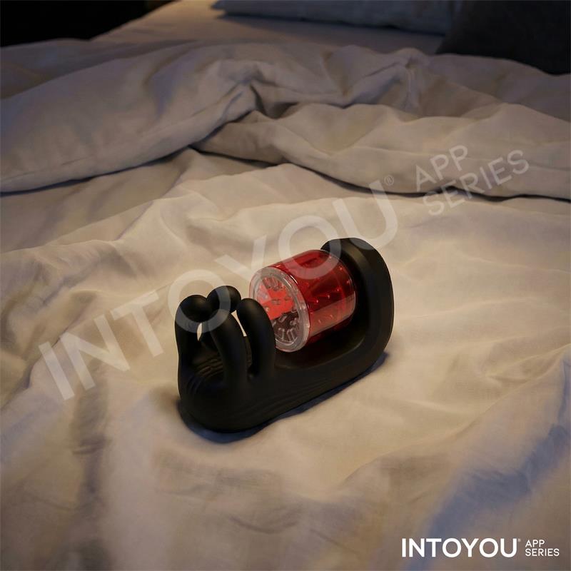 El INTOYOU APP SERIES Torky es un masturbador masculino inteligente, imagen lateral.